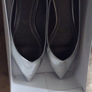 Silver flat shoe